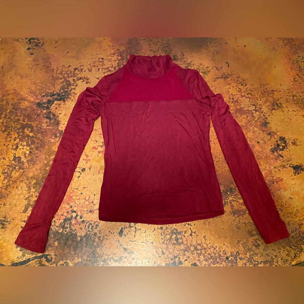 Marciano Burgundy Blouse size small 😍❤️
